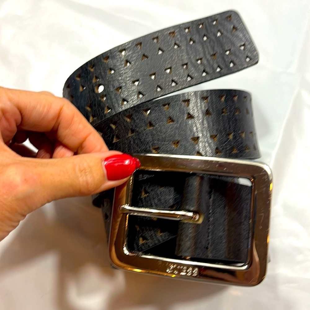 GUESS usa BLACK leather cut out belt BIG SILVER LOGO RECTANGLE BUCKLE,  29-34” S